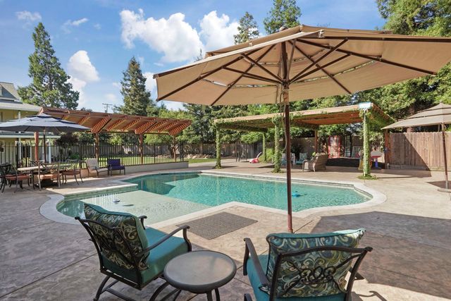 17700 N Kennison Ln, Lodi, CA 95240