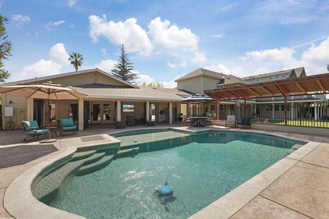17700 N Kennison Ln, Lodi, CA 95240