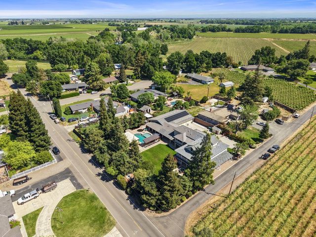 17700 N Kennison Ln, Lodi, CA 95240