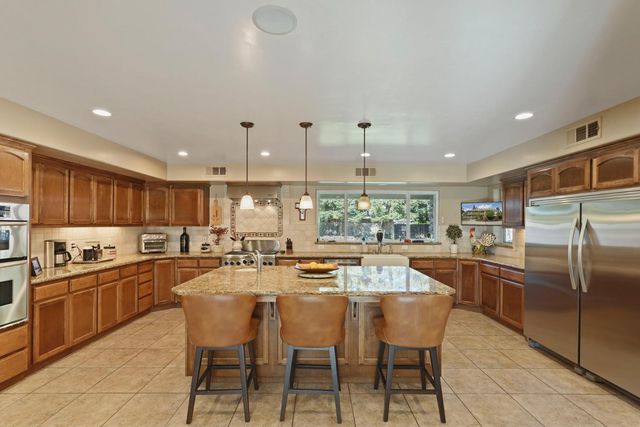 17700 N Kennison Ln, Lodi, CA 95240