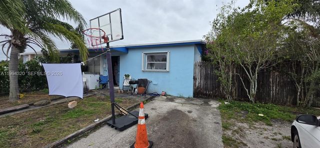 3522 NW 193rd St, Miami Gardens, FL 33056