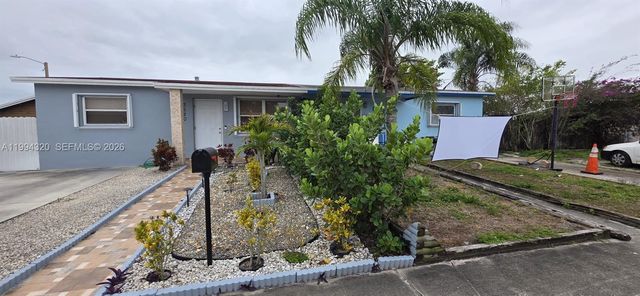 3522 NW 193rd St, Miami Gardens, FL 33056