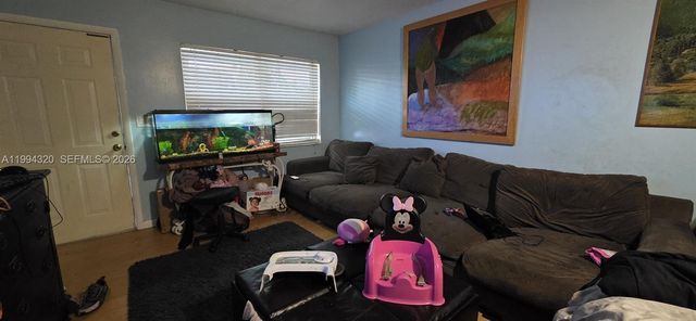 3522 NW 193rd St, Miami Gardens, FL 33056