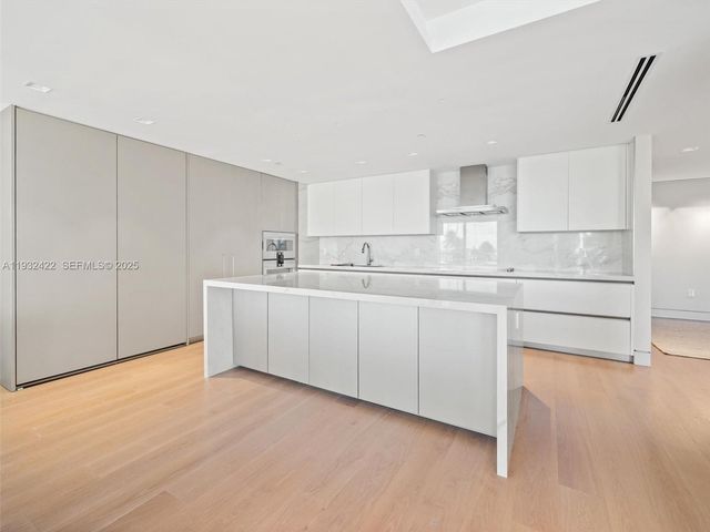 7937 Fisher Island Dr 7937, Miami Beach, FL 33109