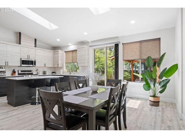 5353 LAKEVIEW Blvd, Lake Oswego, OR 97035