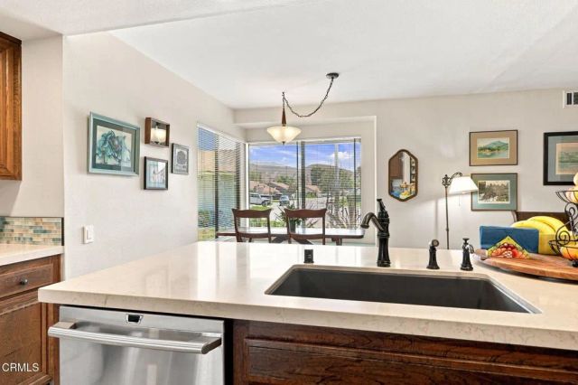 42062 Village 42, Camarillo, CA 93012