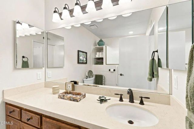 42062 Village 42, Camarillo, CA 93012