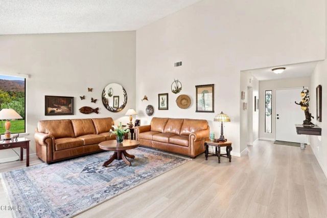 42062 Village 42, Camarillo, CA 93012