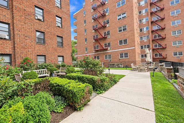 68 E Hartsdale Avenue 4K, Hartsdale, NY 10530