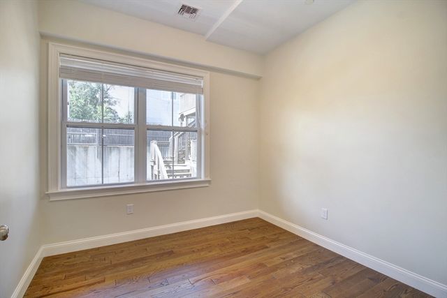 4 Kemp St 1A, Boston, MA 02127