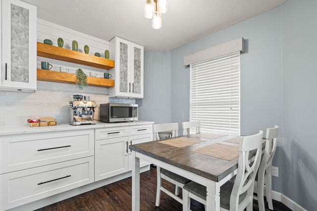 1189 S Casa Grande Avenue, Springfield, MO 65802