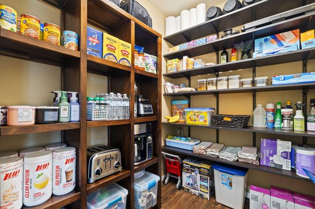 1189 S Casa Grande Avenue, Springfield, MO 65802