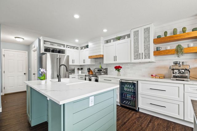 1189 S Casa Grande Avenue, Springfield, MO 65802