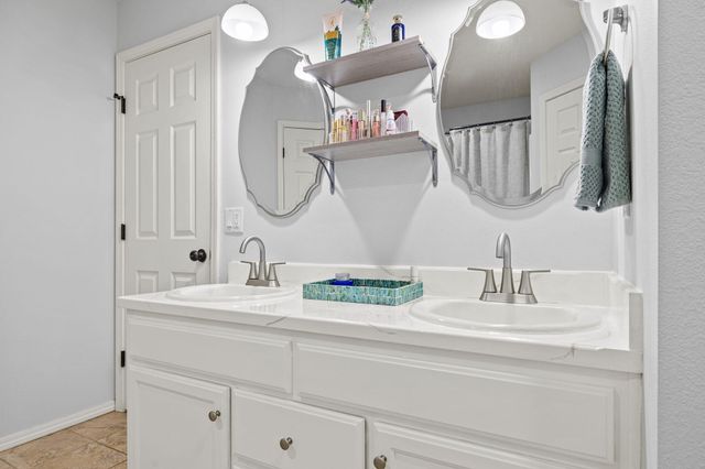 1189 S Casa Grande Avenue, Springfield, MO 65802