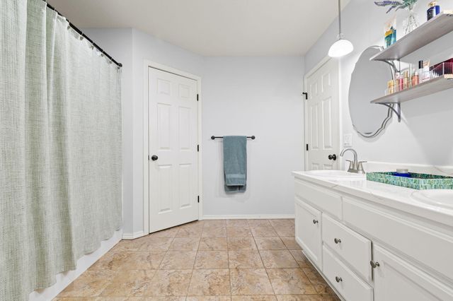 1189 S Casa Grande Avenue, Springfield, MO 65802