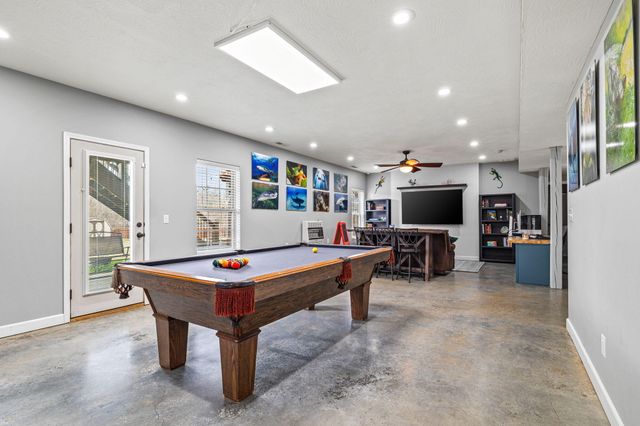 1189 S Casa Grande Avenue, Springfield, MO 65802