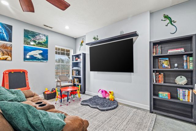 1189 S Casa Grande Avenue, Springfield, MO 65802