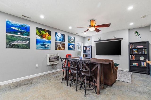 1189 S Casa Grande Avenue, Springfield, MO 65802