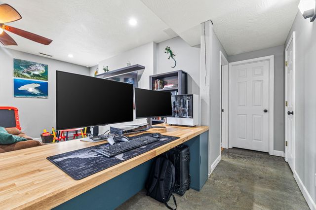 1189 S Casa Grande Avenue, Springfield, MO 65802