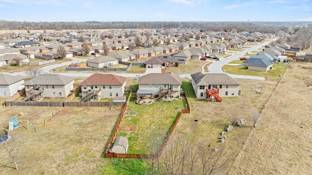 1189 S Casa Grande Avenue, Springfield, MO 65802