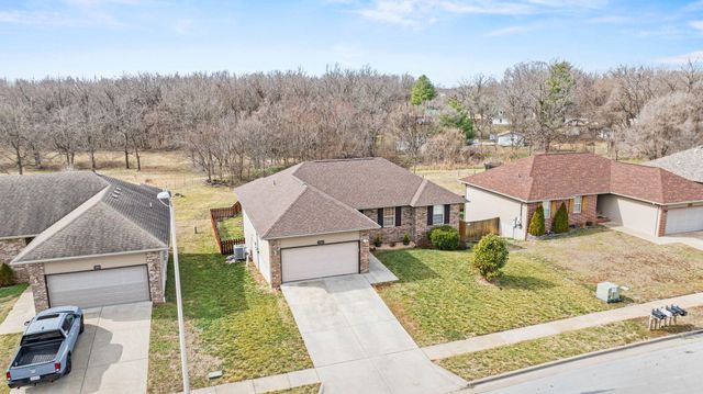 1189 S Casa Grande Avenue, Springfield, MO 65802
