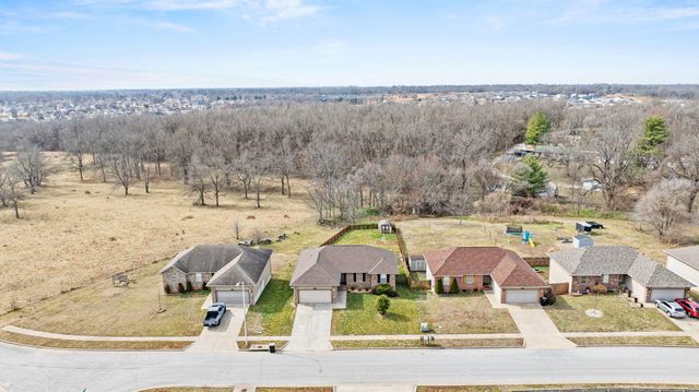 1189 S Casa Grande Avenue, Springfield, MO 65802