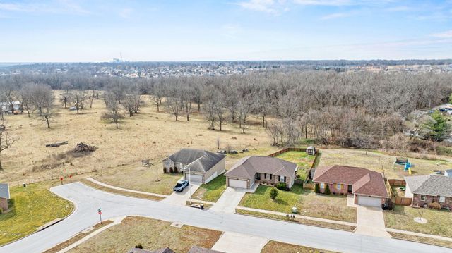 1189 S Casa Grande Avenue, Springfield, MO 65802
