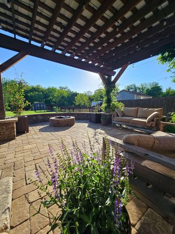 1189 S Casa Grande Avenue, Springfield, MO 65802