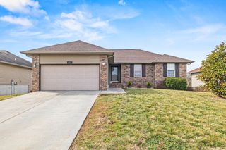 1189 S Casa Grande Avenue, Springfield, MO 65802