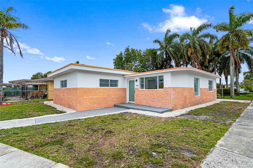 988 NW 10th St, Hallandale Beach, FL 33009