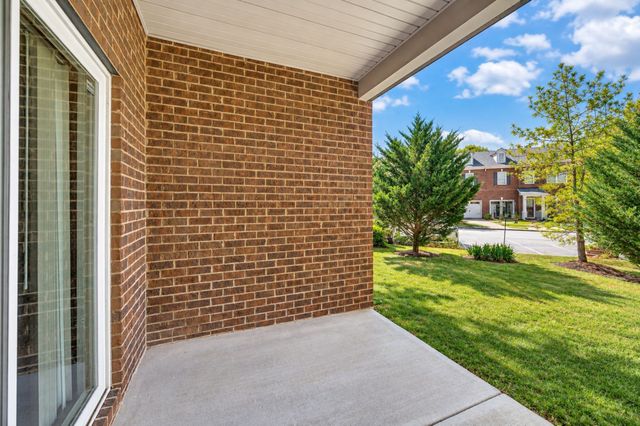 2332 Traemoor Village Pl, Nashville, TN 37209