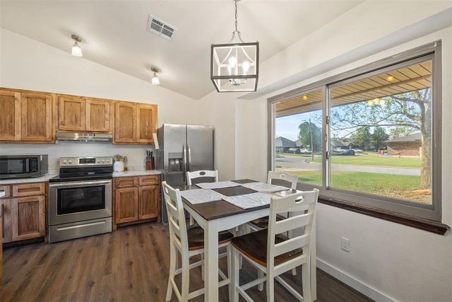 1000 Noel Drive, Yukon, OK 73099