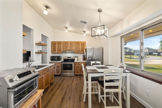 1000 Noel Drive, Yukon, OK 73099