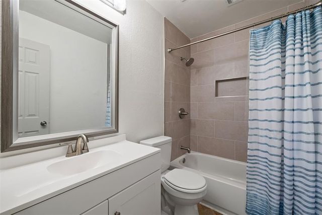 1000 Noel Drive, Yukon, OK 73099