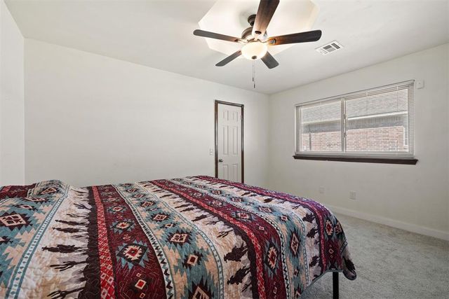 1000 Noel Drive, Yukon, OK 73099