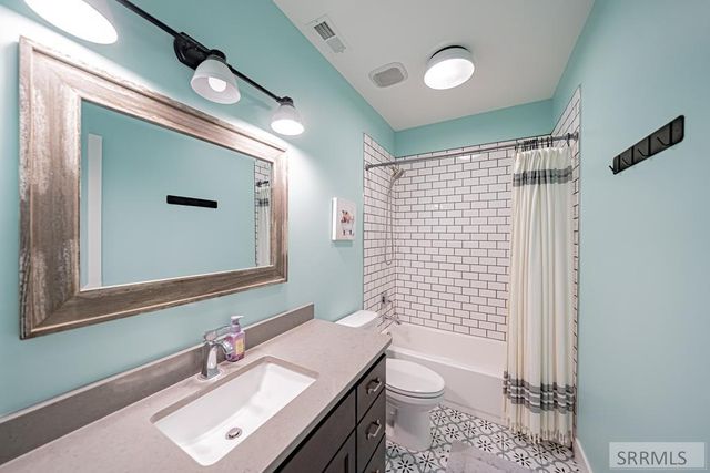 2831 S Hidden Hutch Drive, Ammon, ID 83401