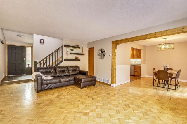 6923 Edenvale Boulevard, Eden Prairie, MN 55346