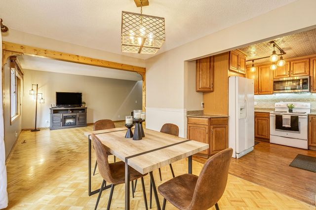 6923 Edenvale Boulevard, Eden Prairie, MN 55346