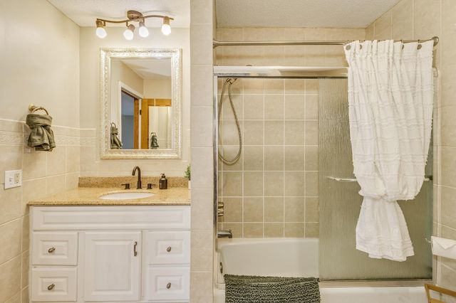 6923 Edenvale Boulevard, Eden Prairie, MN 55346