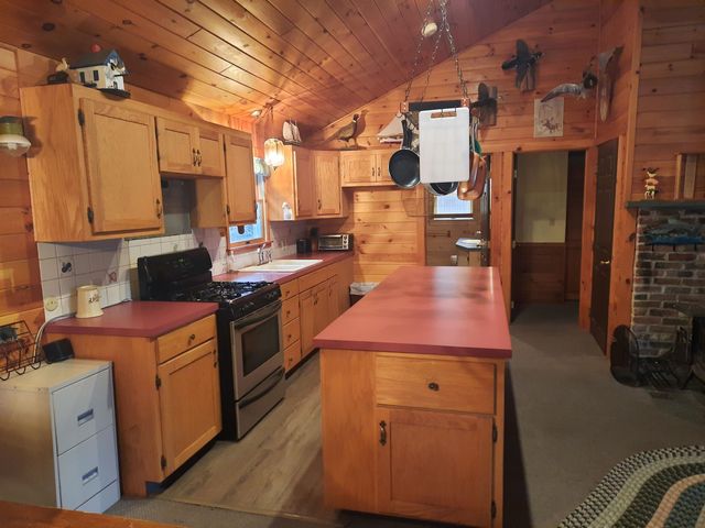 31 Beaver Brook Road, Pittsburg, NH 03592