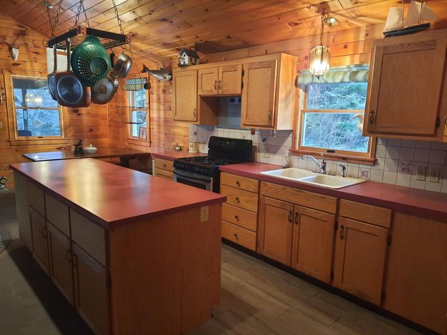 31 Beaver Brook Road, Pittsburg, NH 03592