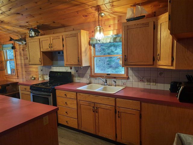 31 Beaver Brook Road, Pittsburg, NH 03592