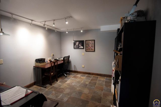 4105 SW 29th ST, Topeka, KS 66614