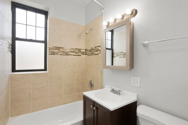 7702 N Marshfield Avenue 2, Chicago, IL 60626