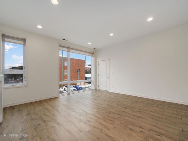 4111 N NARRAGANSETT Avenue 202, Chicago, IL 60634