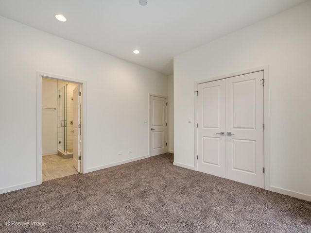 4111 N NARRAGANSETT Avenue 202, Chicago, IL 60634