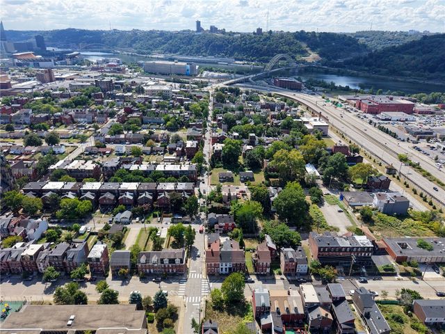 1513 Manhattan St, Manchester, PA 15233