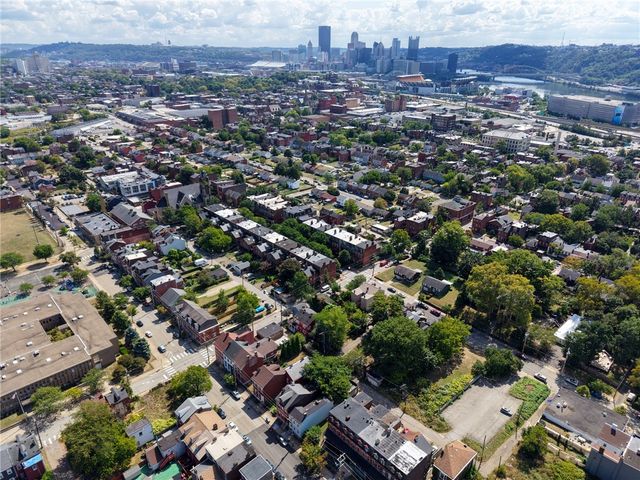 1513 Manhattan St, Manchester, PA 15233