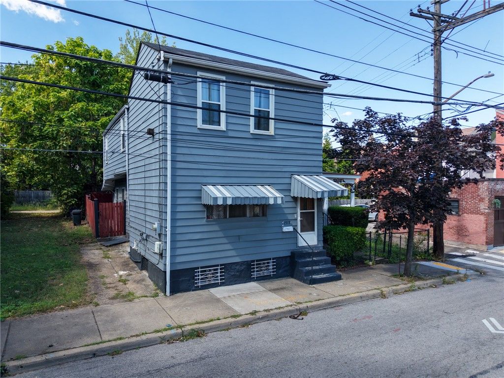 1513 Manhattan St, Manchester, PA 15233