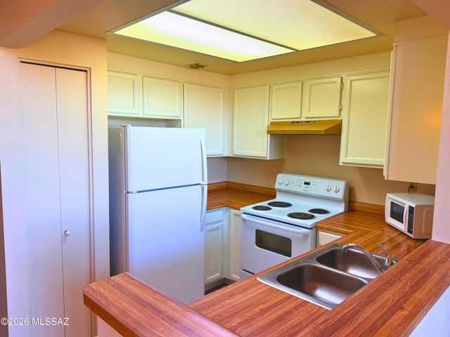 2620 W Ironcrest Drive, Tucson, AZ 85745